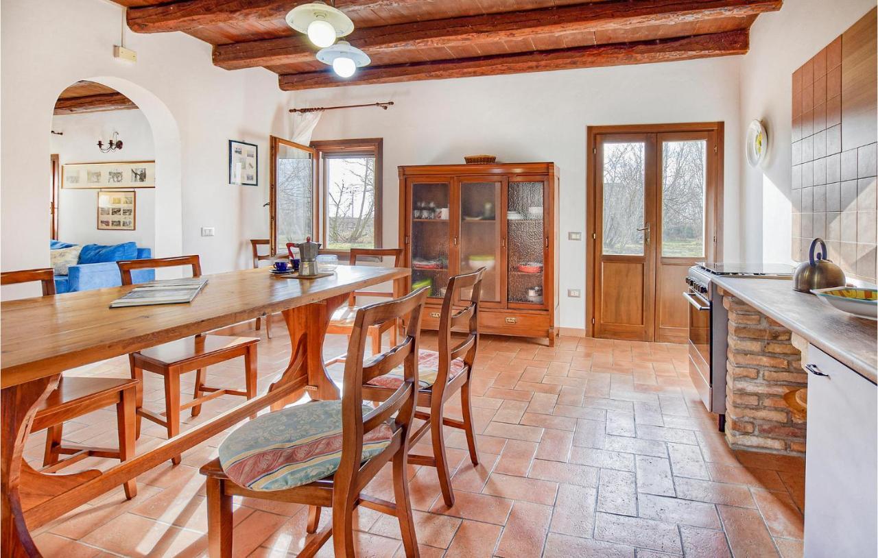2 Bedroom Awesome Home In Taglio Di Po Ro Porto Viro Buitenkant foto
